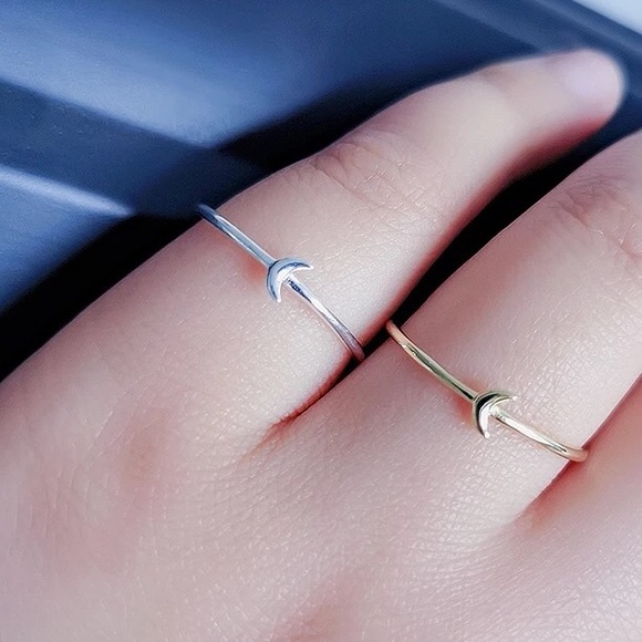 NEW 925 Sterling Silver Tiny Moon Ring - Picture 2 of 4